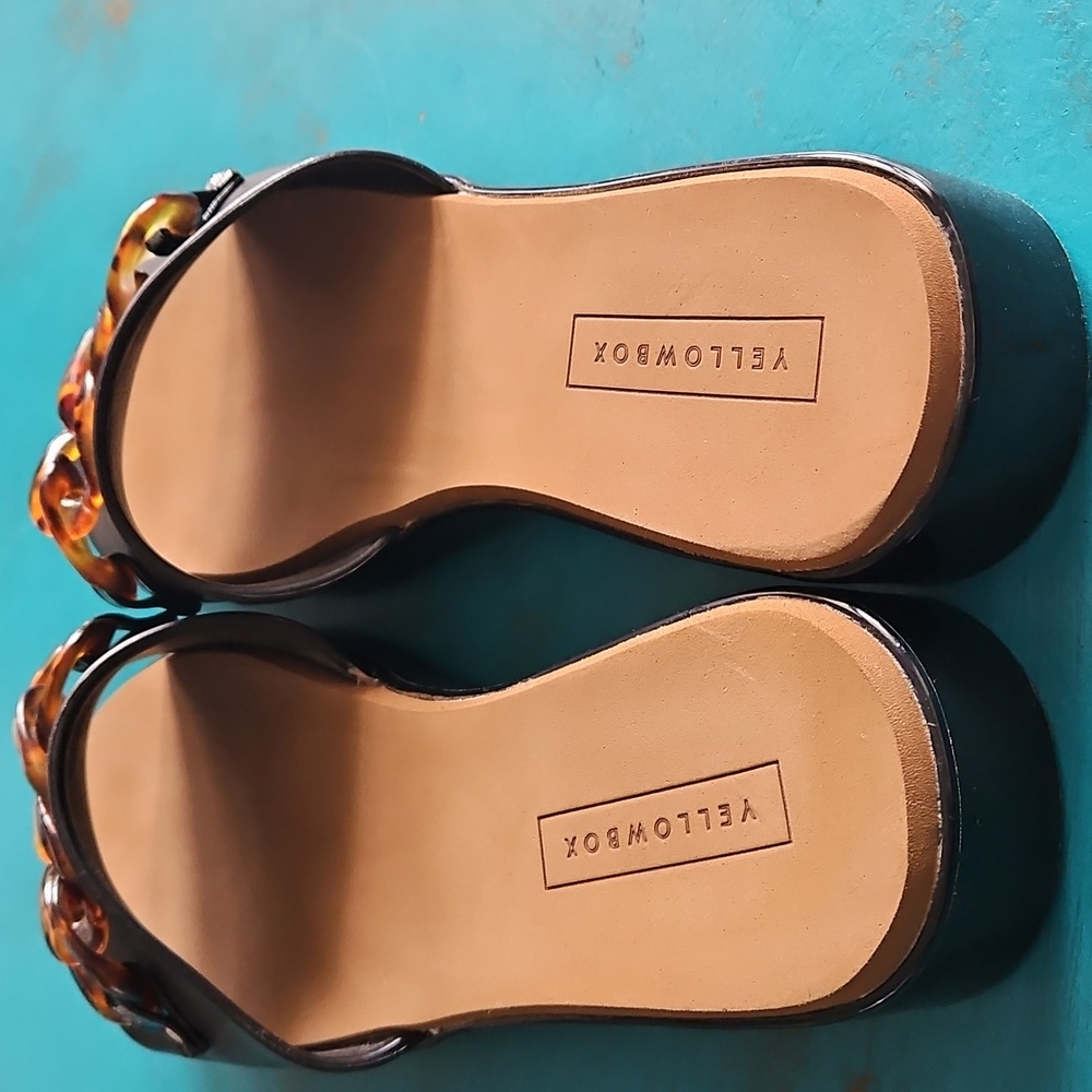 Yellow Box Black and Tan Slides. - Picture 12 of 12